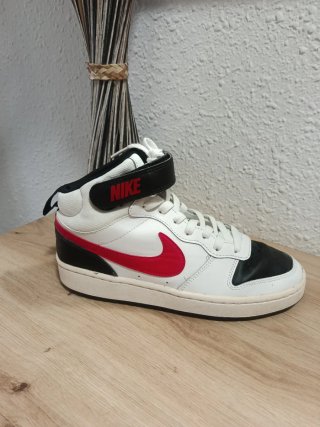 Zapatillas Nike Blancas y Rojas
