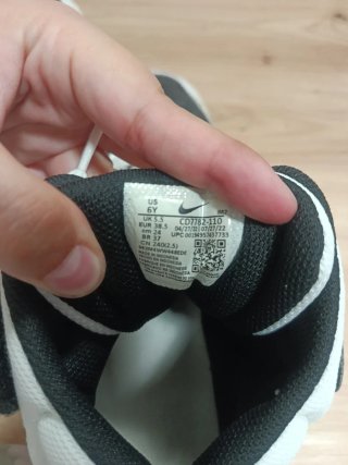 Zapatillas Nike Blancas y Rojas