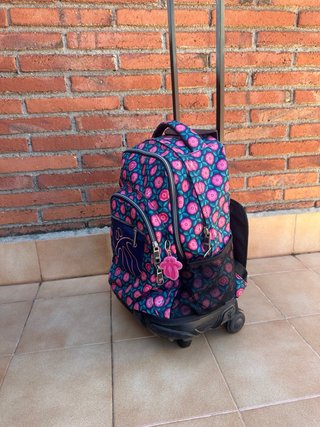 Mochila Totto con ruedas y estampado floral