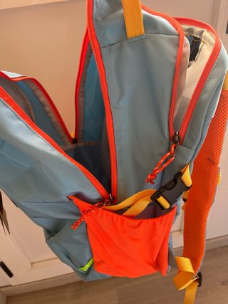 Mochila Patagonia senderismo azul y naranja