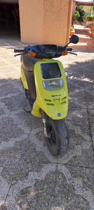 Piaggio Typhoon Scooter Amarillo
