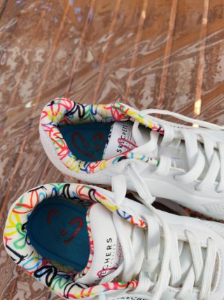 Zapatillas Skechers Corazón Multicolor Blancas