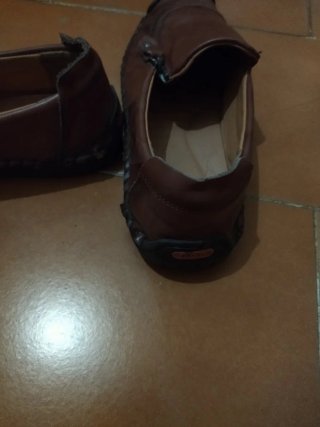 Zapatos casuales marrones con cremallera