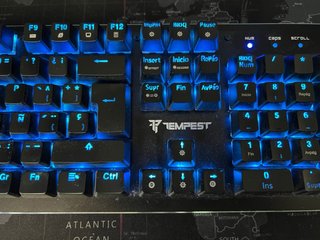 Teclado Mecánico Tempest K10 Red Switch RGB
