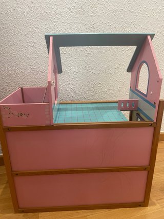 Casita de muñecas de madera