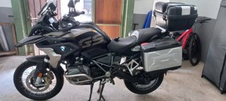 Moto BMW R 1250 GS exclusive Negra y Plateada