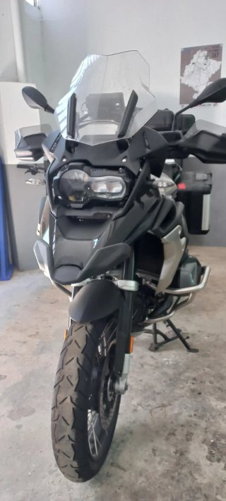 Moto BMW R 1250 GS exclusive Negra y Plateada