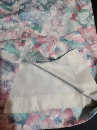 Elegantes chaqueta y falda floral multicolor