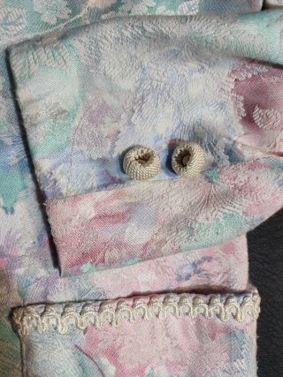Elegantes chaqueta y falda floral multicolor
