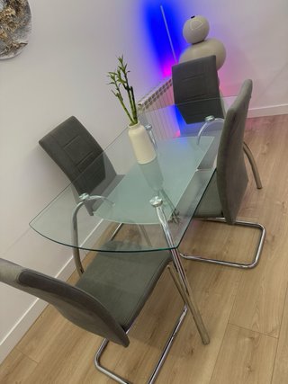 Mesa de comedor cristal y metal