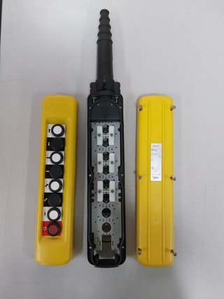 Botonera Grúa Telemecanique XACA871