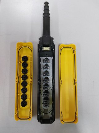 Botonera Grúa Telemecanique XACA871