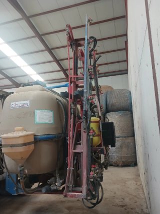 Pulverizador Aguirre 2000L 18m