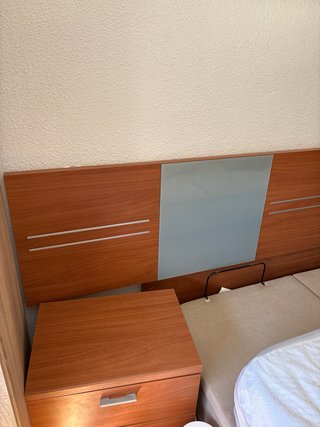 Cabecero y mesitas de noche madera