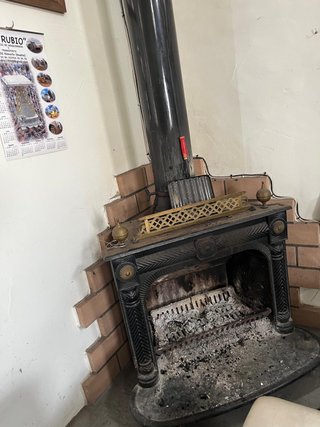 Corralón El Pocito. Con Salón, Cocina, Baño, etc.