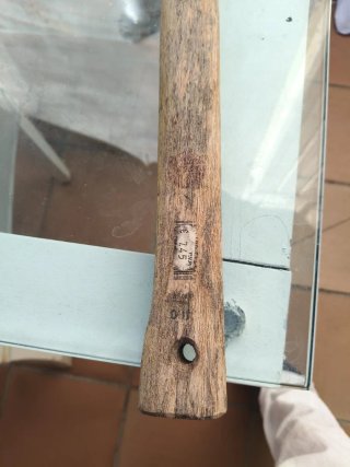 Hacha grande de madera