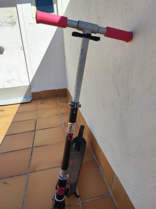 Patinete Oxelo rosa y negro