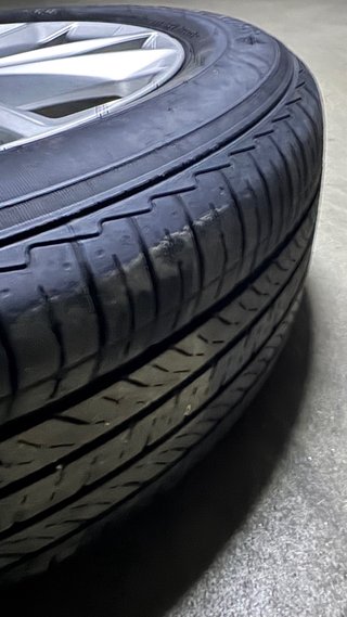 Llanta Nissan Casi Nueva