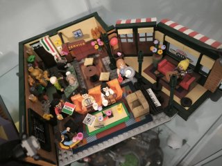 LEGO Friends Central Perk 21319