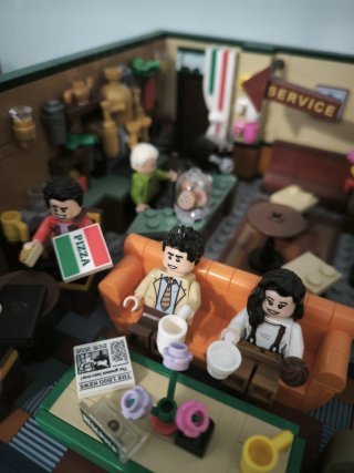 LEGO Friends Central Perk 21319