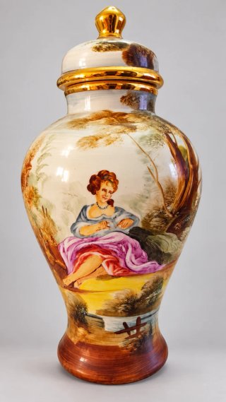 Jarrón antiguo cerámica pintado a mano con tapa.