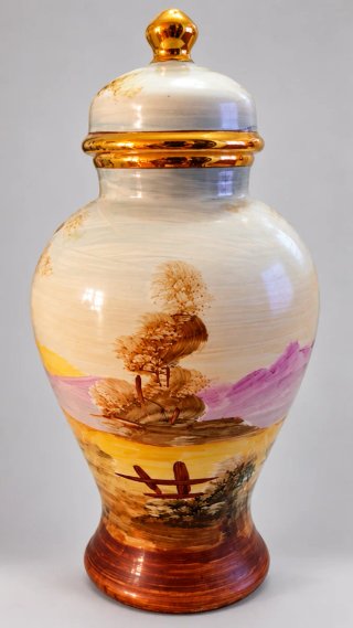 Jarrón antiguo cerámica pintado a mano con tapa.