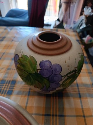 Conjunto Cerámica Jarrón y Plato Uvas