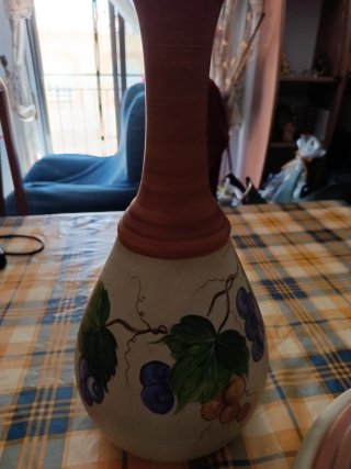 Conjunto Cerámica Jarrón y Plato Uvas