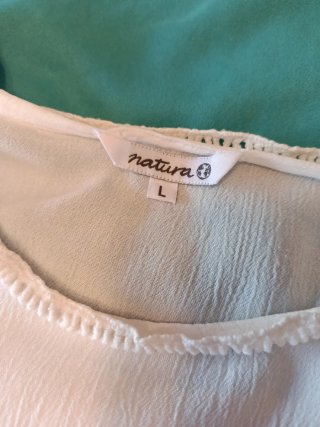 Blusa blanca con encaje
