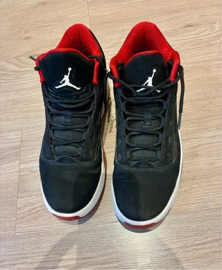 Jordan Max Aura 2 Talla 42 Negro/Rojo