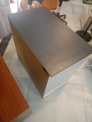 Cómoda blanca y gris