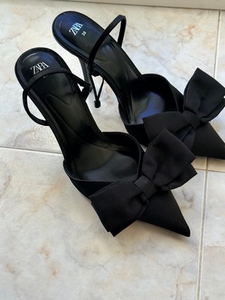 Zapatos de tacón Zara negros con lazo talla 39