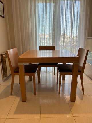 Mesa comedor 90x90 y 4 sillas madera