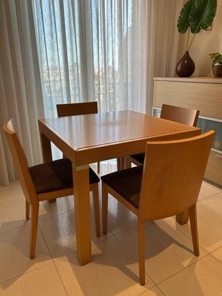 Mesa comedor 90x90 y 4 sillas madera