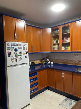 Cocina modular madera y azul