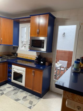 Cocina modular madera y azul