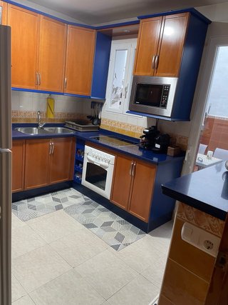 Cocina modular madera y azul