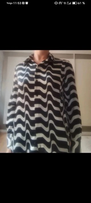 Camisa estampada ondas blanco y negro