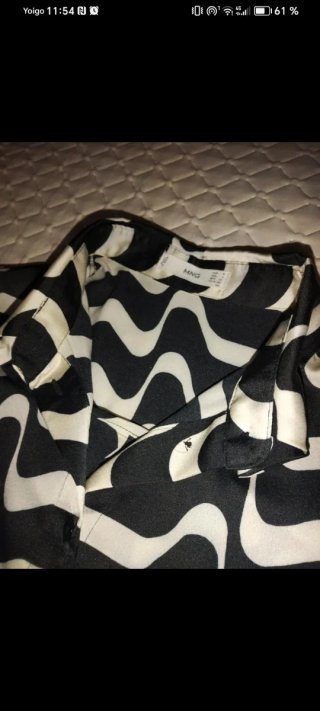 Camisa estampada ondas blanco y negro