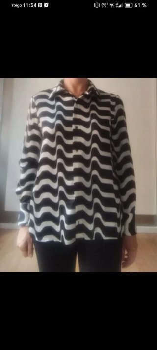 Camisa estampada ondas blanco y negro