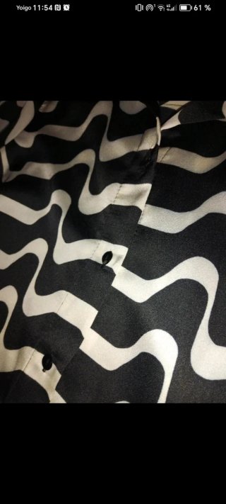 Camisa estampada ondas blanco y negro