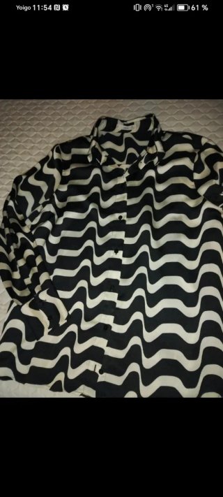 Camisa estampada ondas blanco y negro