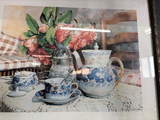 Cuadro de flores y vajilla