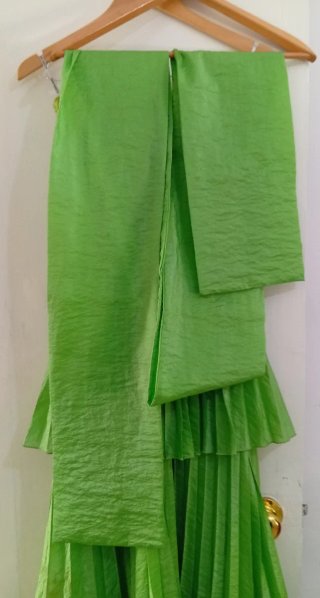 Vestido verde de fiesta con volantes