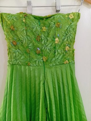 Vestido verde de fiesta con volantes