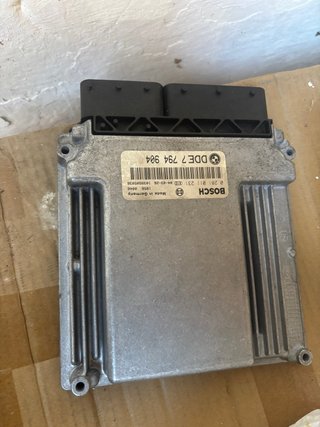 Centralita BMW 530d DDE 7 794 904