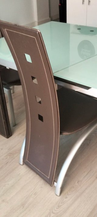 Regalo sillas al comprar.Mesa  comedor extensible