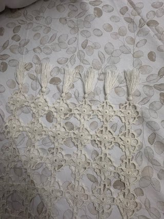 Tapete crochet largo,color blanco con flecos.