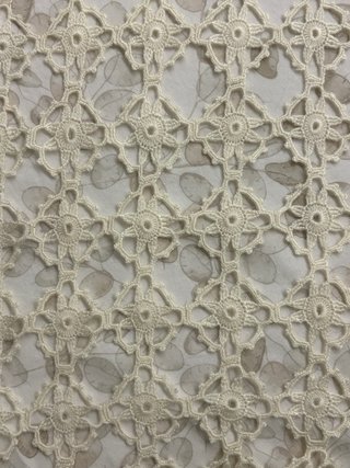 Tapete crochet largo,color blanco con flecos.