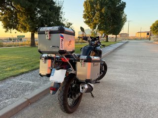 Motorhispania Tray 125 Touring 2023, puños calefac